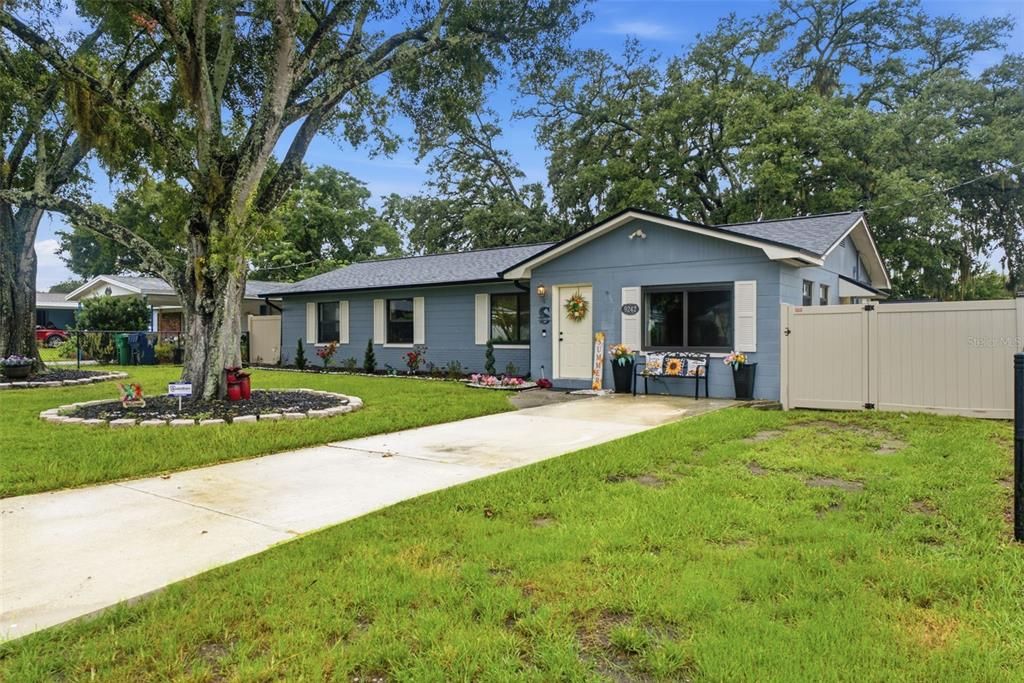 For Sale: $400,000 (4 beds, 2 baths, 1488 Square Feet)