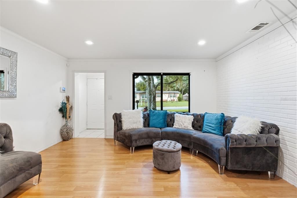 For Sale: $400,000 (4 beds, 2 baths, 1488 Square Feet)