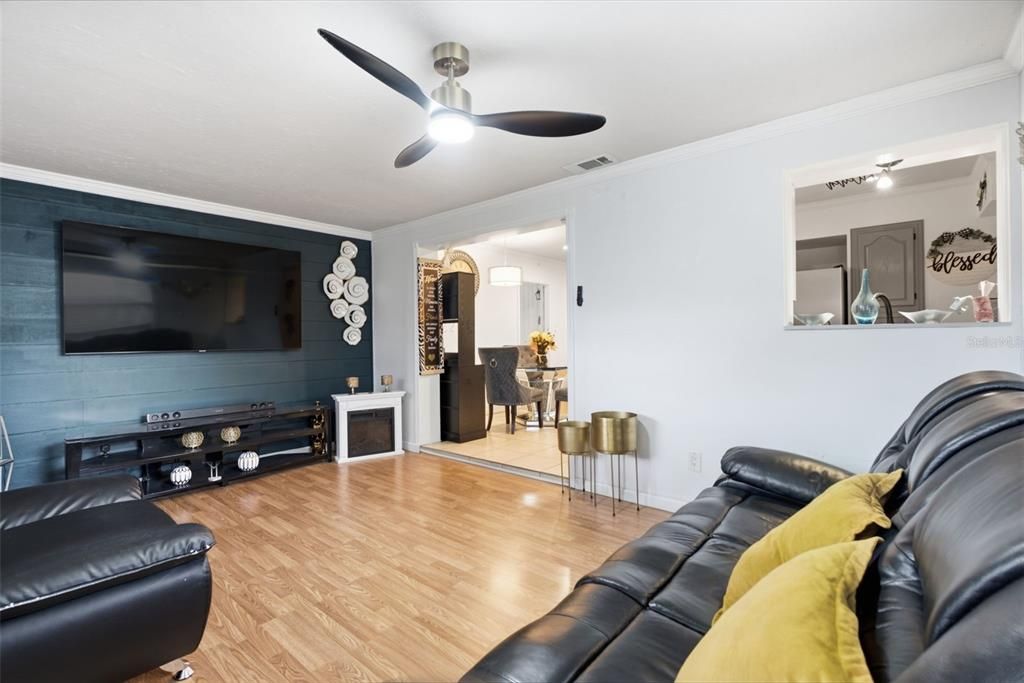 For Sale: $400,000 (4 beds, 2 baths, 1488 Square Feet)