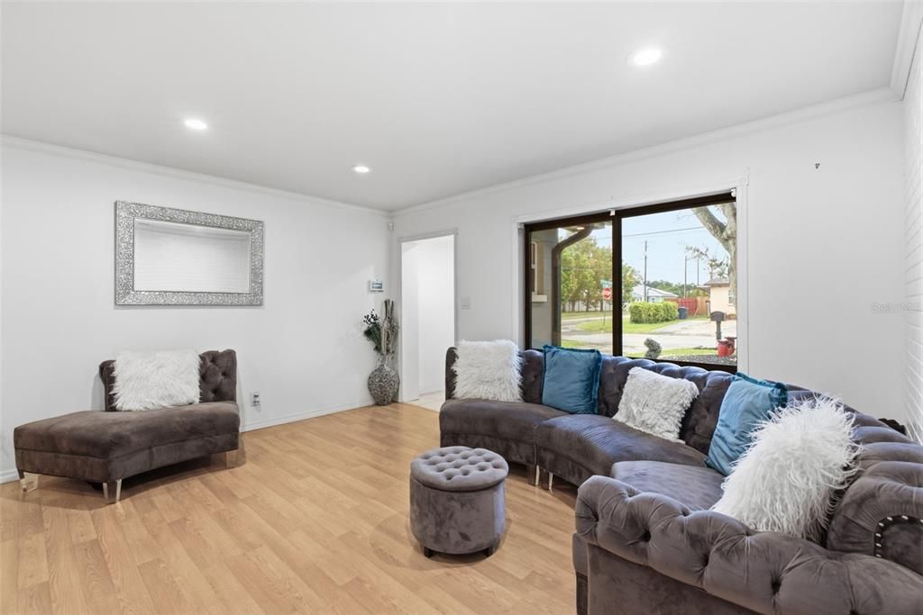 For Sale: $400,000 (4 beds, 2 baths, 1488 Square Feet)