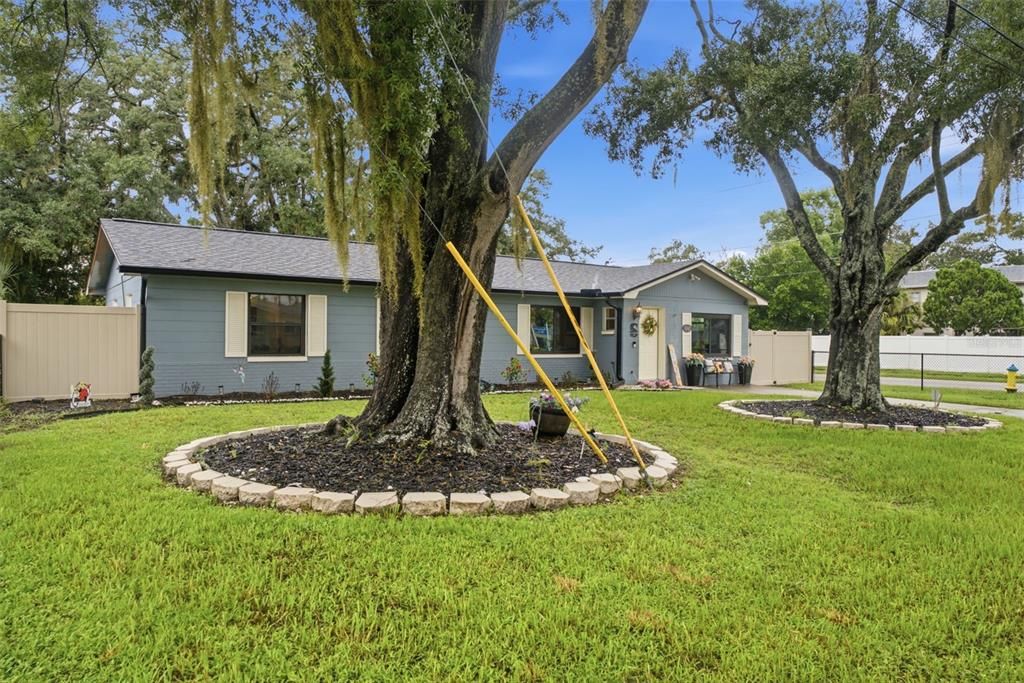 For Sale: $400,000 (4 beds, 2 baths, 1488 Square Feet)