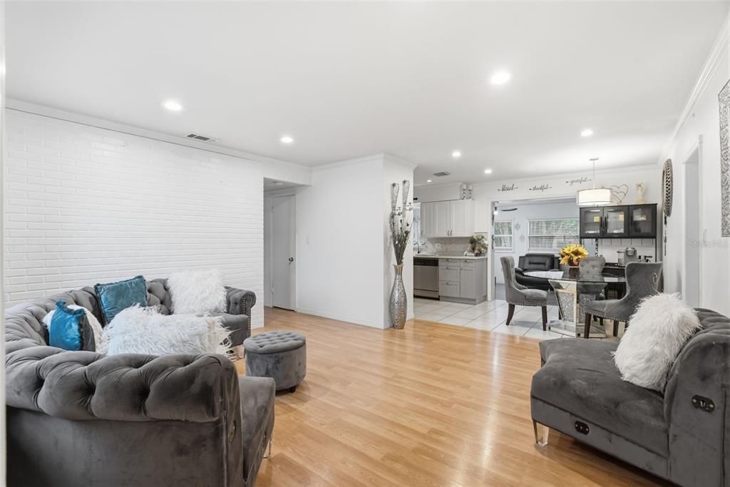 For Sale: $400,000 (4 beds, 2 baths, 1488 Square Feet)