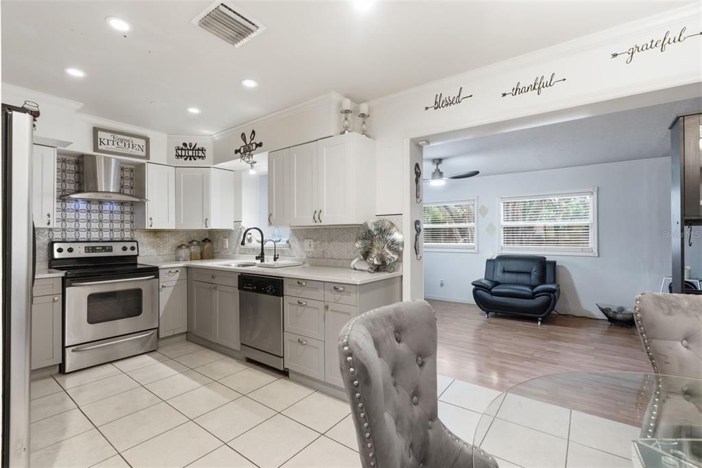 For Sale: $400,000 (4 beds, 2 baths, 1488 Square Feet)