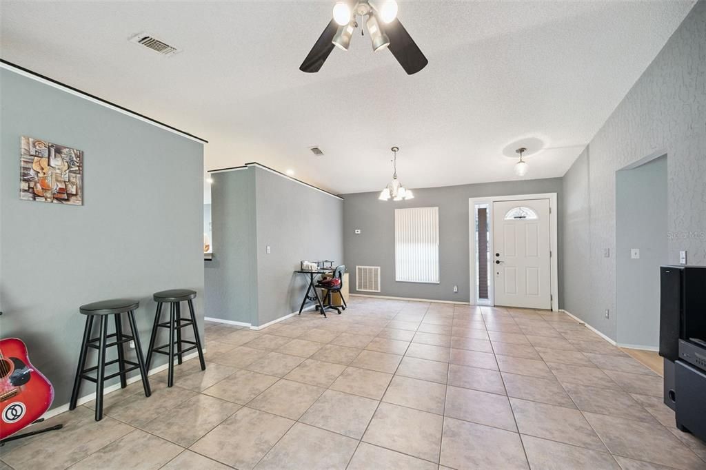 For Sale: $375,000 (4 beds, 2 baths, 1595 Square Feet)