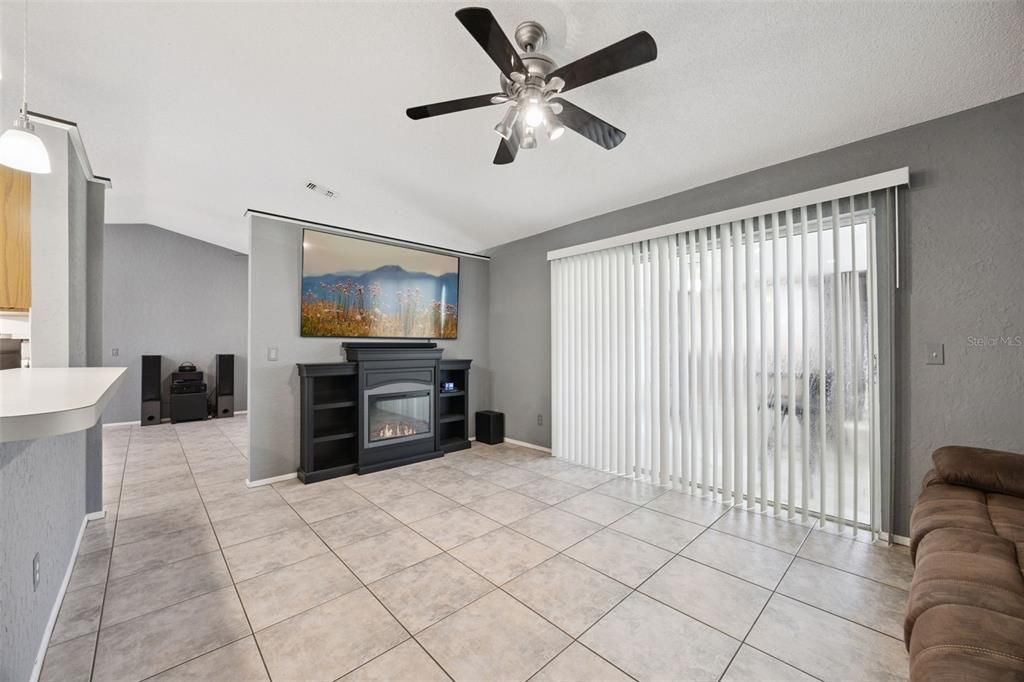 For Sale: $375,000 (4 beds, 2 baths, 1595 Square Feet)