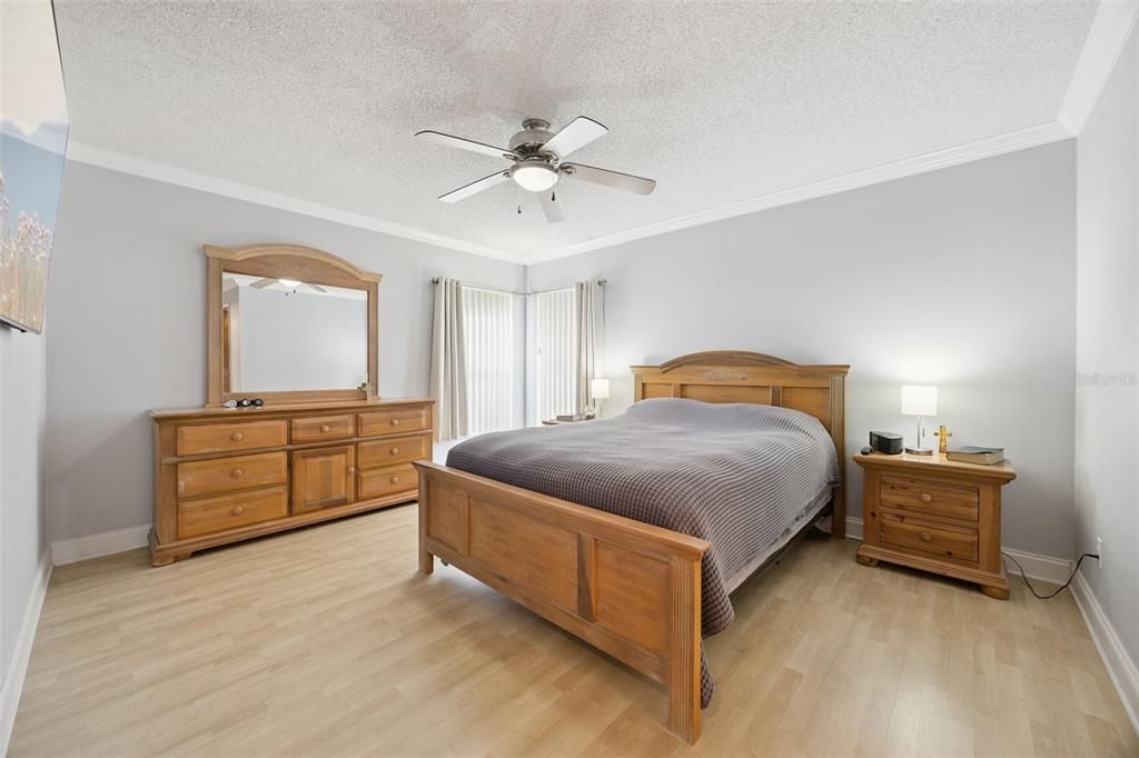 For Sale: $375,000 (4 beds, 2 baths, 1595 Square Feet)