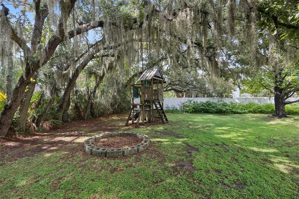 For Sale: $375,000 (4 beds, 2 baths, 1595 Square Feet)