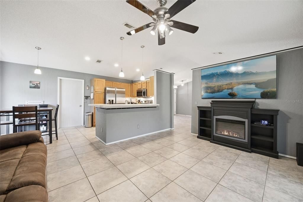 For Sale: $375,000 (4 beds, 2 baths, 1595 Square Feet)
