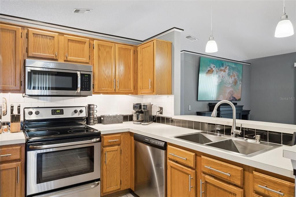 For Sale: $375,000 (4 beds, 2 baths, 1595 Square Feet)