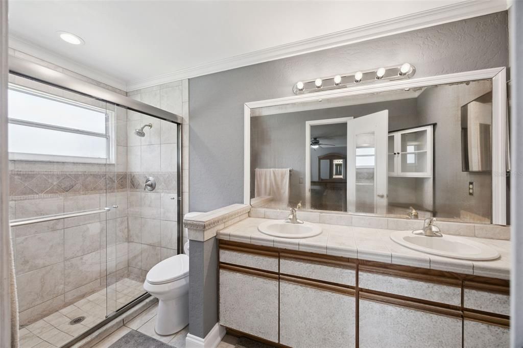 For Sale: $375,000 (4 beds, 2 baths, 1595 Square Feet)