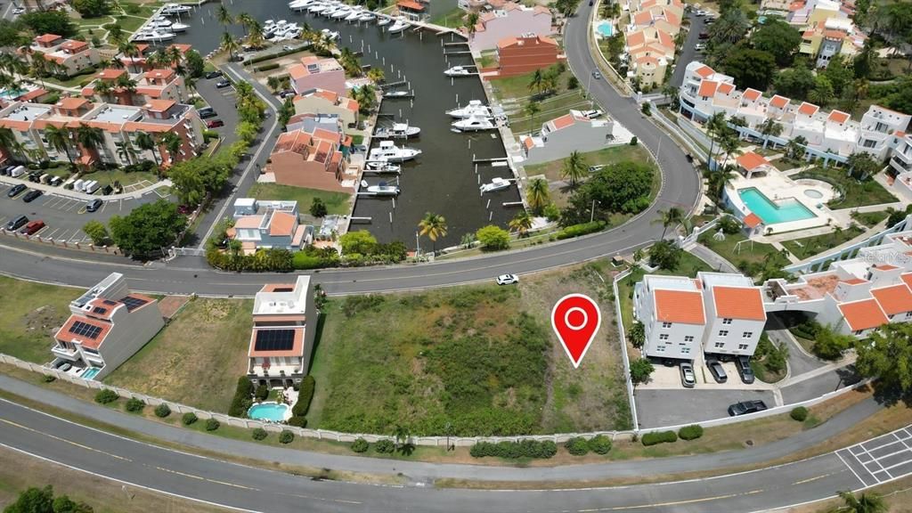 На продажу: $195,000 (0.14 acres)