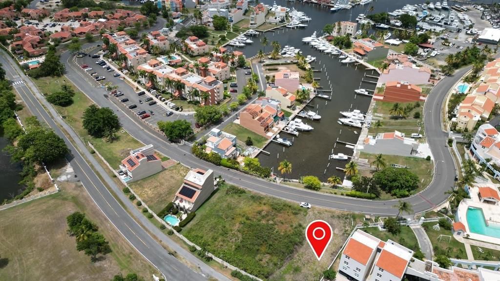 На продажу: $195,000 (0.14 acres)