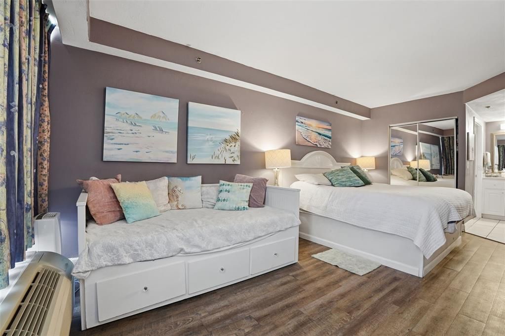 На продажу: $90,000 (1 спален, 1 ванн, 308 Квадратных фут)