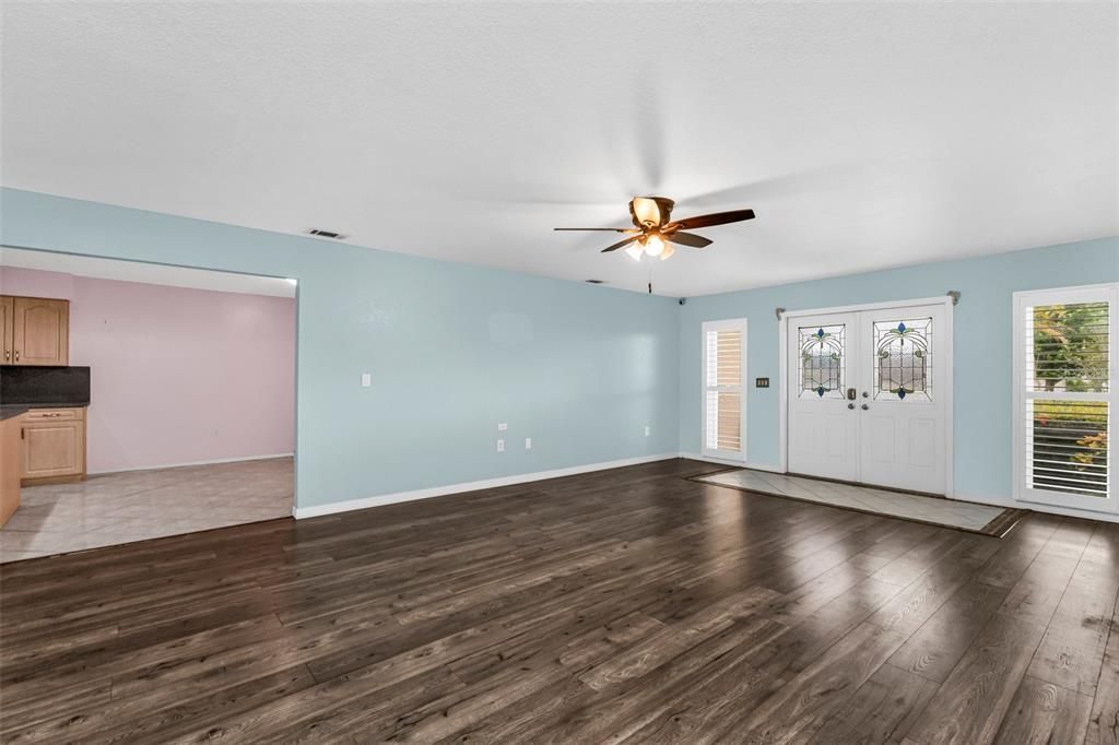 For Sale: $329,000 (3 beds, 2 baths, 1479 Square Feet)