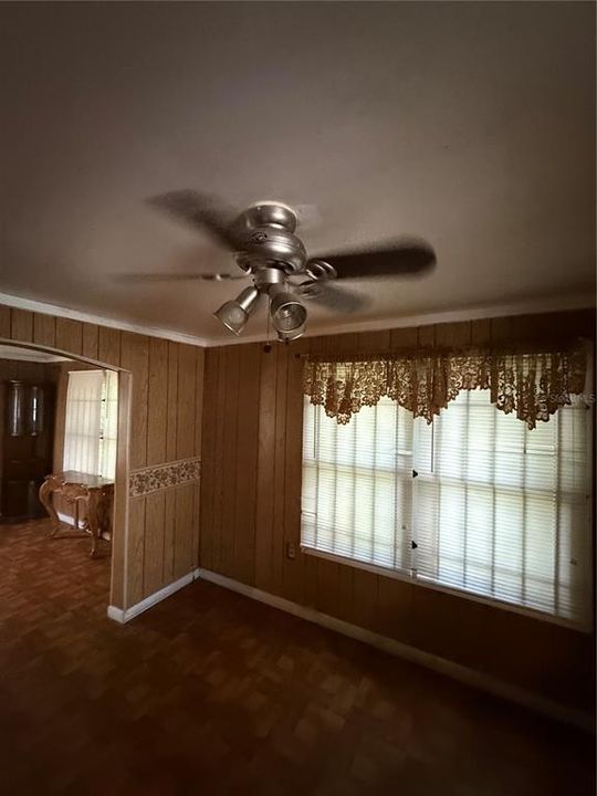 На продажу: $350,000 (4 спален, 2 ванн, 1704 Квадратных фут)
