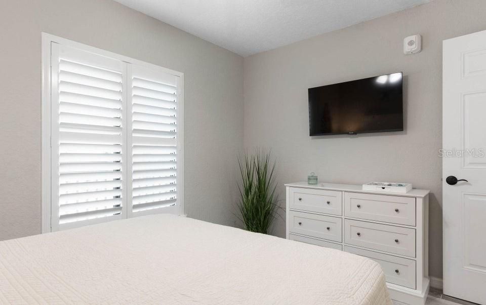 For Sale: $380,000 (2 beds, 2 baths, 1013 Square Feet)