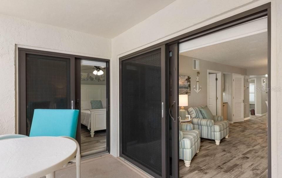 For Sale: $380,000 (2 beds, 2 baths, 1013 Square Feet)