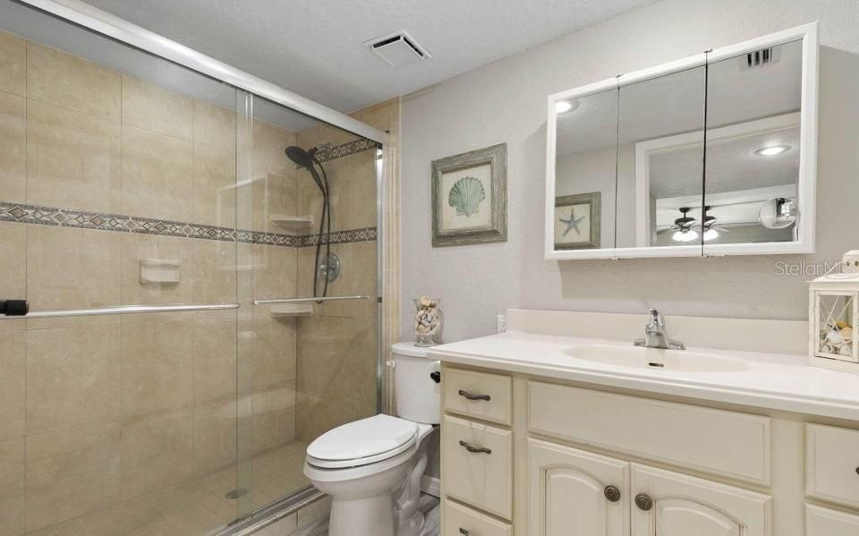For Sale: $380,000 (2 beds, 2 baths, 1013 Square Feet)