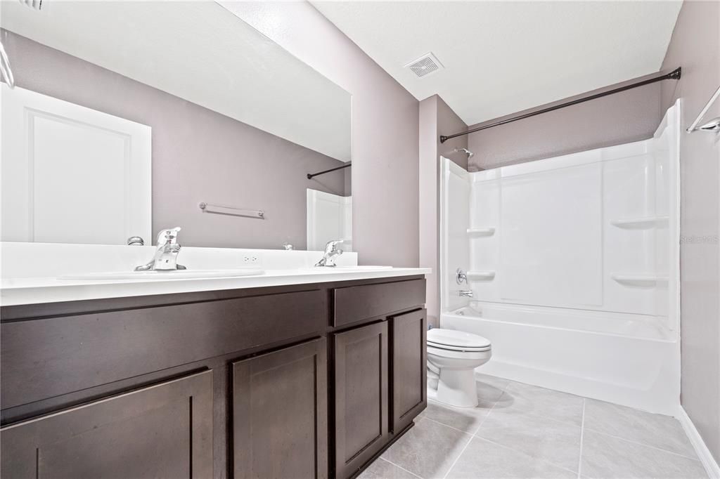 For Sale: $344,900 (5 beds, 3 baths, 2342 Square Feet)