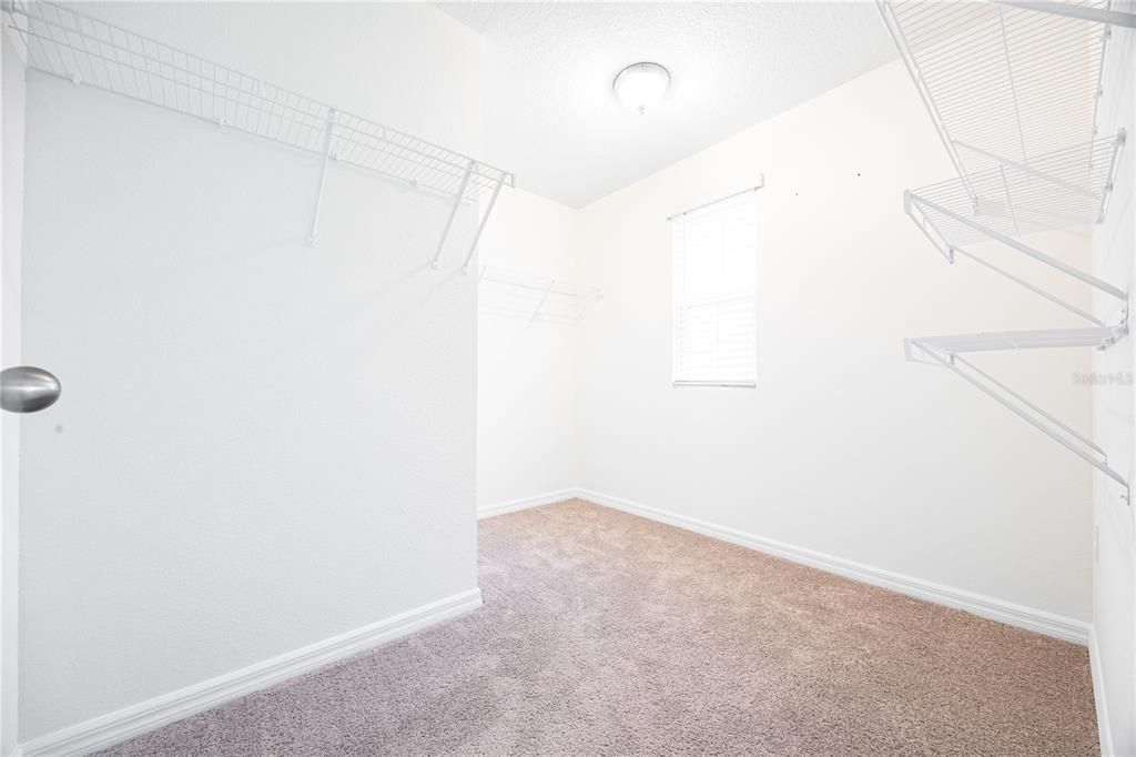 For Sale: $344,900 (5 beds, 3 baths, 2342 Square Feet)