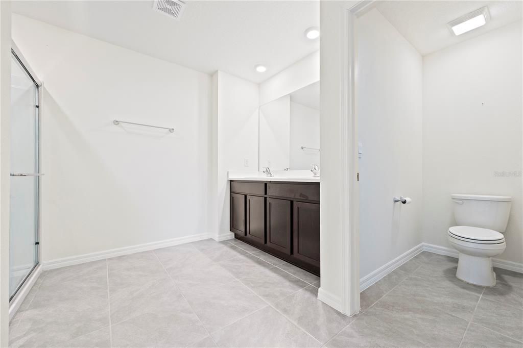 For Sale: $344,900 (5 beds, 3 baths, 2342 Square Feet)