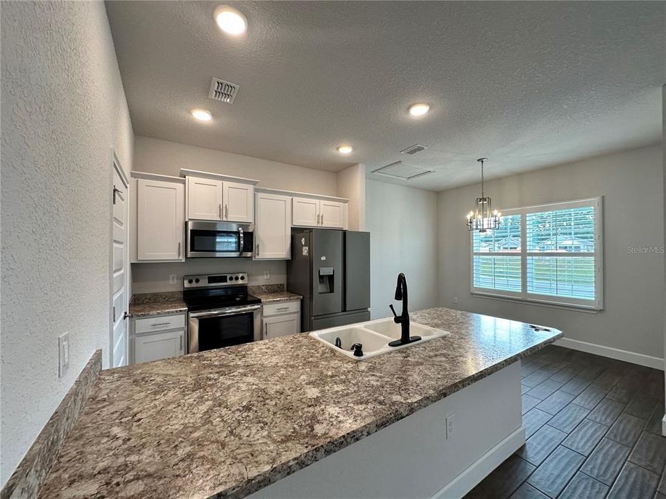 For Rent: $2,000 (3 beds, 2 baths, 1788 Square Feet)