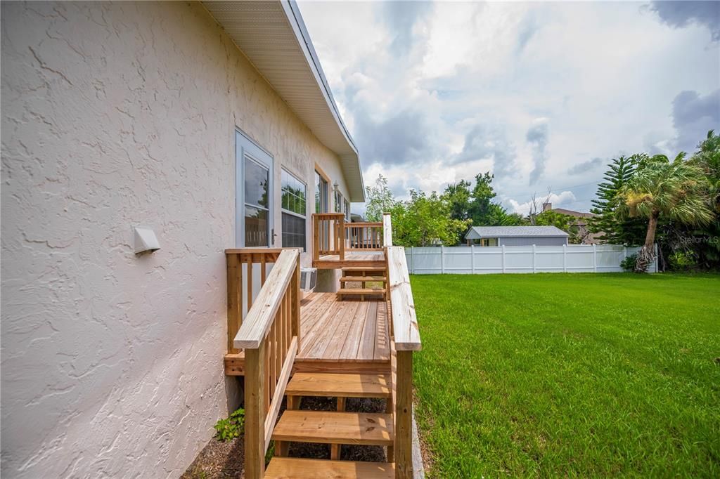 For Sale: $210,000 (2 beds, 2 baths, 912 Square Feet)