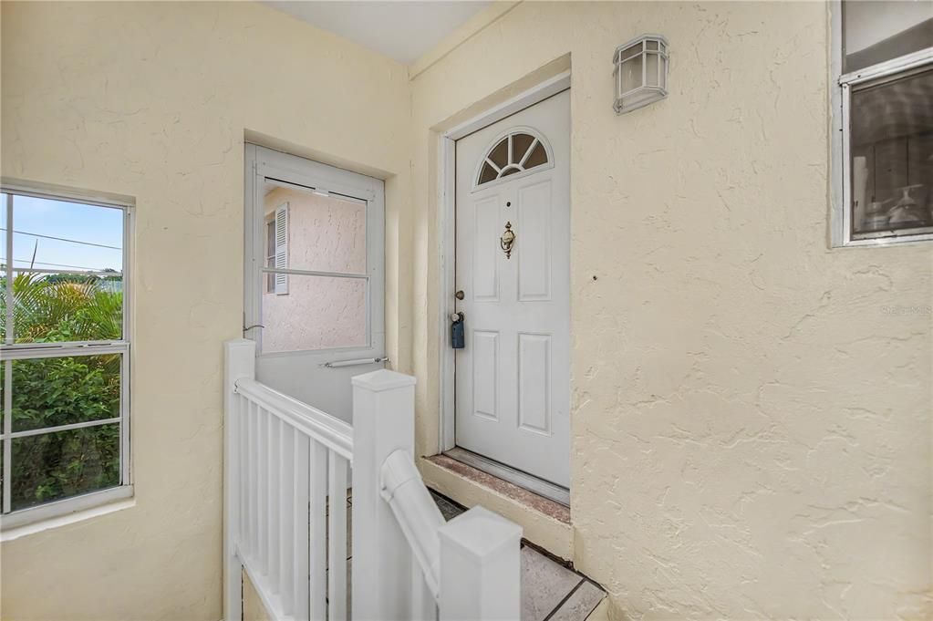For Sale: $210,000 (2 beds, 2 baths, 912 Square Feet)