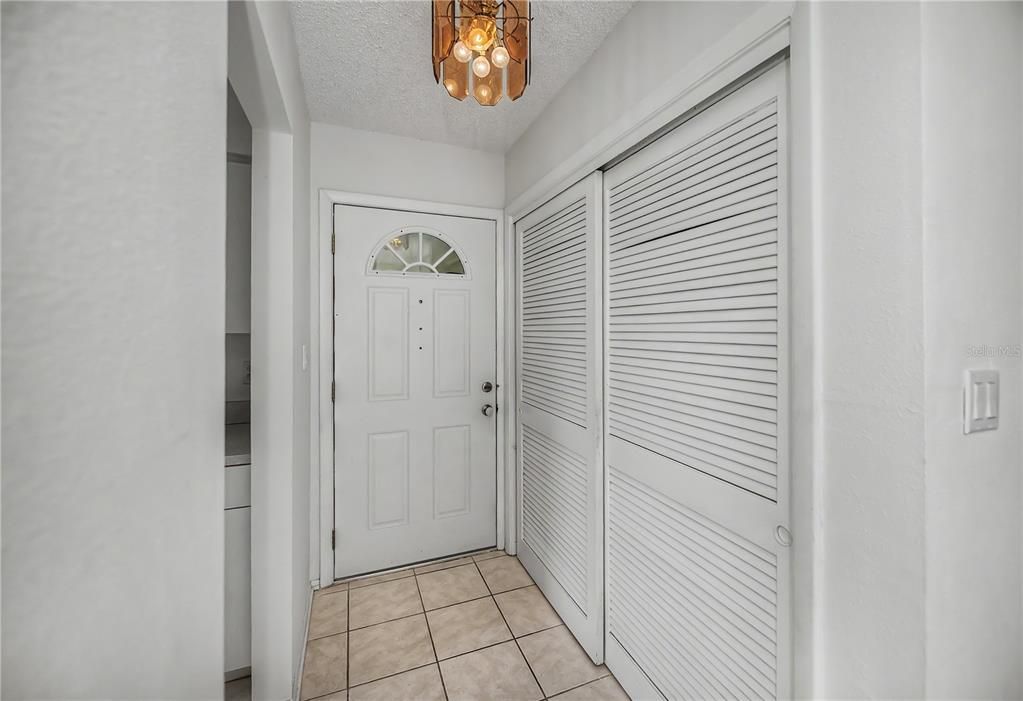 For Sale: $210,000 (2 beds, 2 baths, 912 Square Feet)