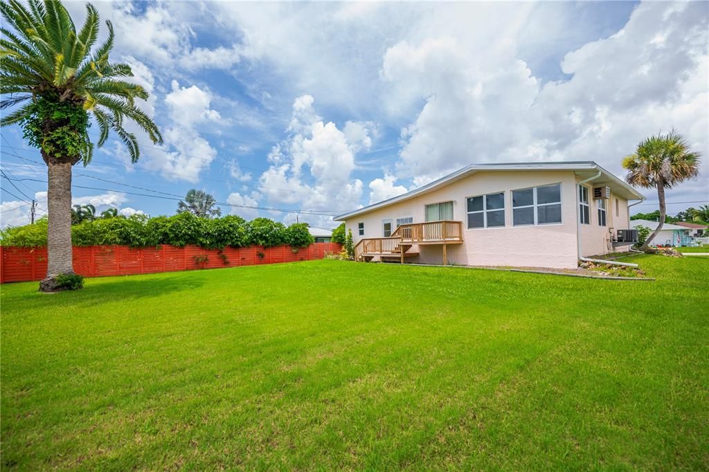 For Sale: $210,000 (2 beds, 2 baths, 912 Square Feet)