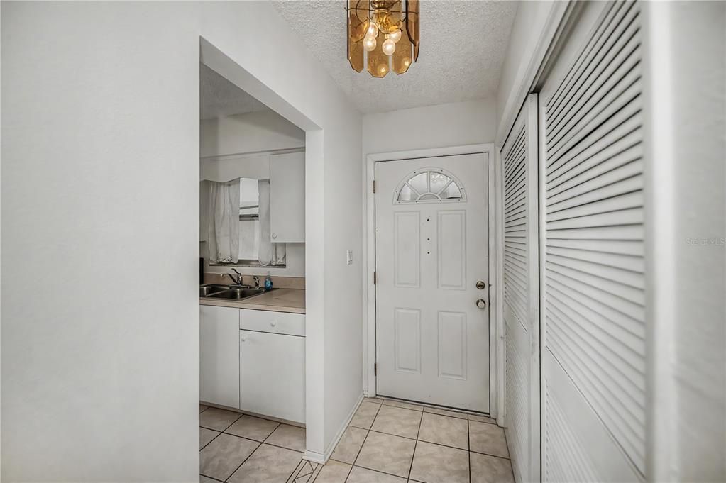 For Sale: $210,000 (2 beds, 2 baths, 912 Square Feet)