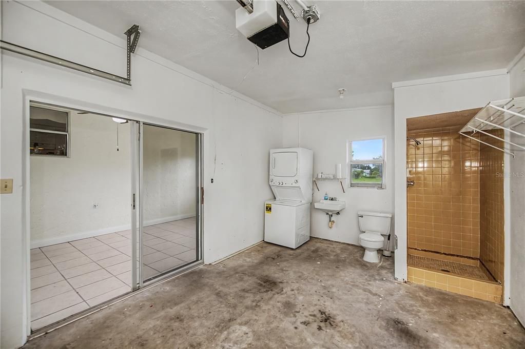 For Sale: $210,000 (2 beds, 2 baths, 912 Square Feet)