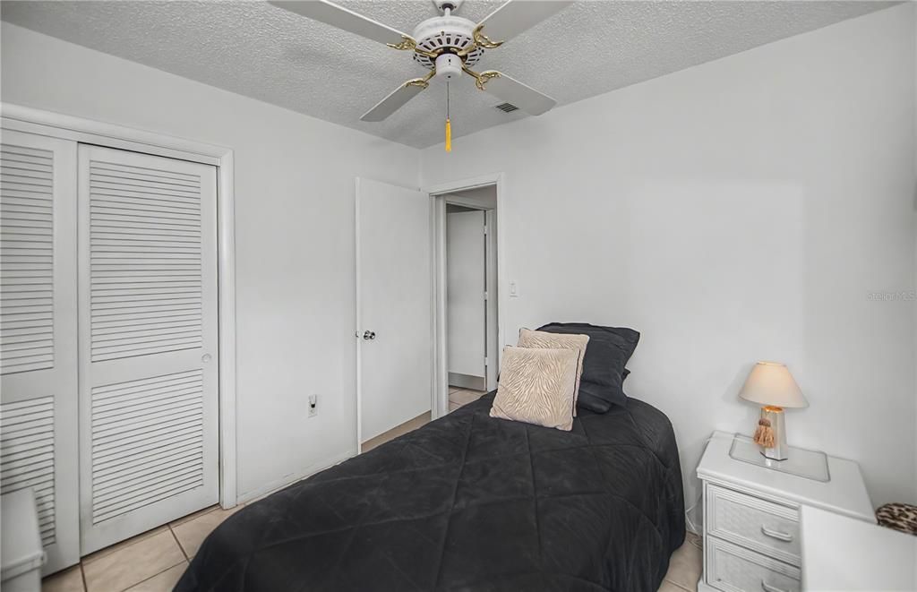 For Sale: $210,000 (2 beds, 2 baths, 912 Square Feet)