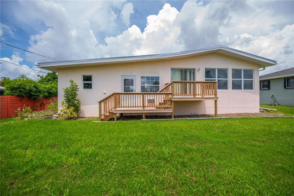 For Sale: $210,000 (2 beds, 2 baths, 912 Square Feet)