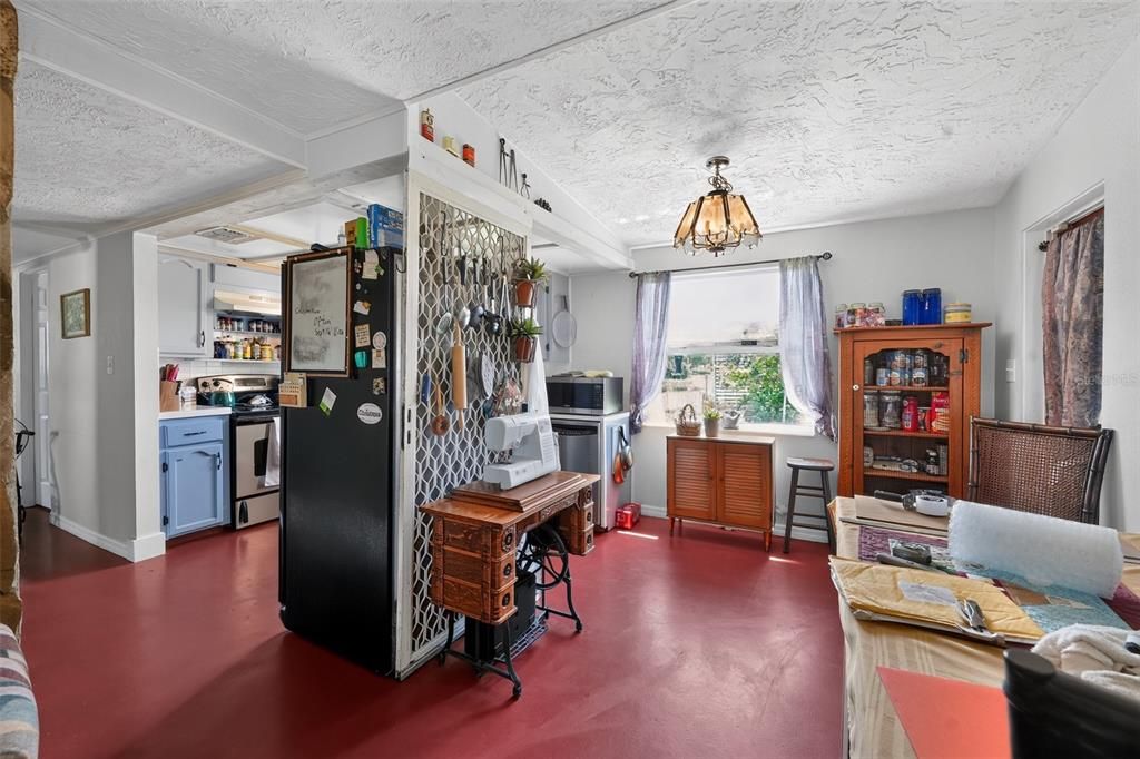 En Venta: $229,900 (4 camas, 2 baños, 2000 Pies cuadrados)