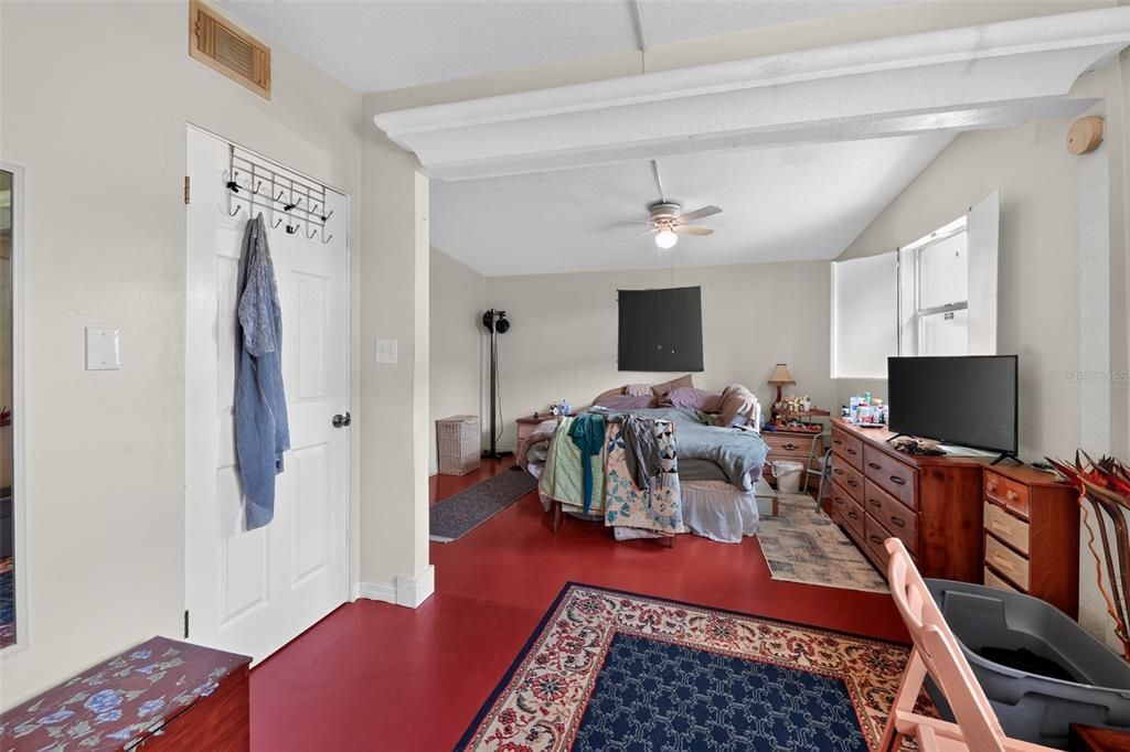 En Venta: $229,900 (4 camas, 2 baños, 2000 Pies cuadrados)