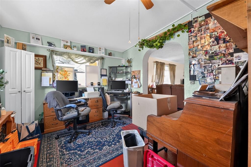 En Venta: $229,900 (4 camas, 2 baños, 2000 Pies cuadrados)