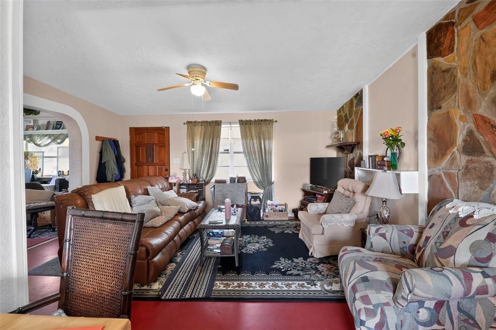 En Venta: $229,900 (4 camas, 2 baños, 2000 Pies cuadrados)