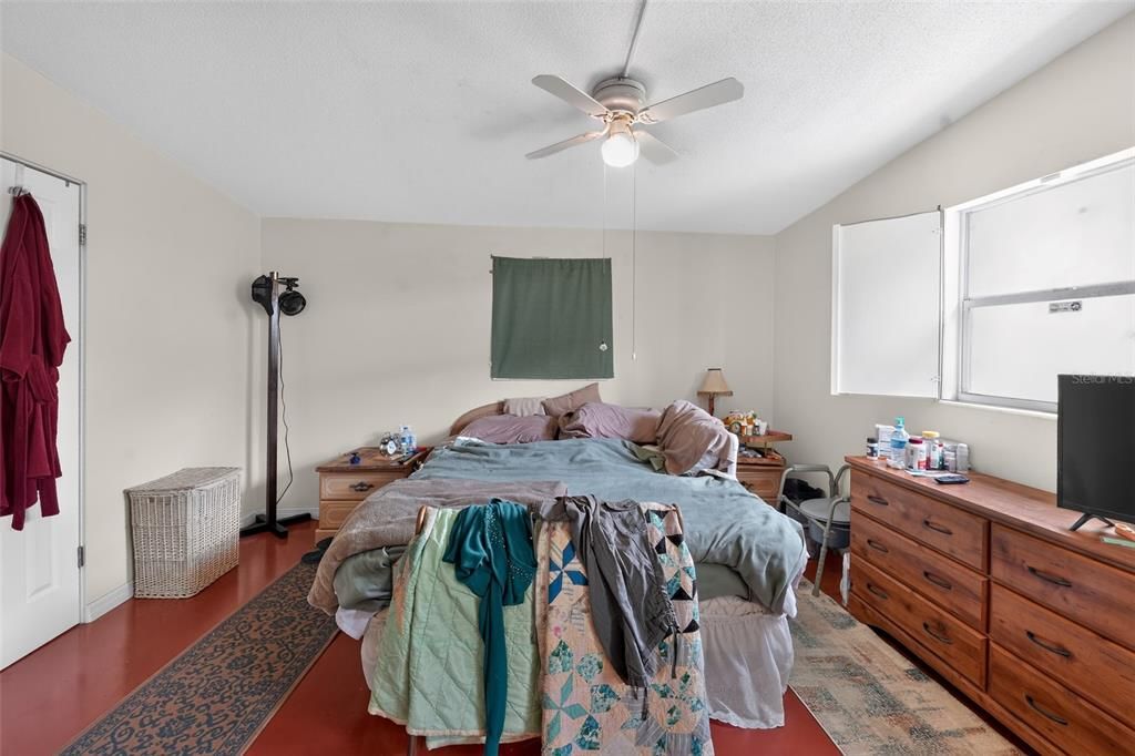 En Venta: $229,900 (4 camas, 2 baños, 2000 Pies cuadrados)