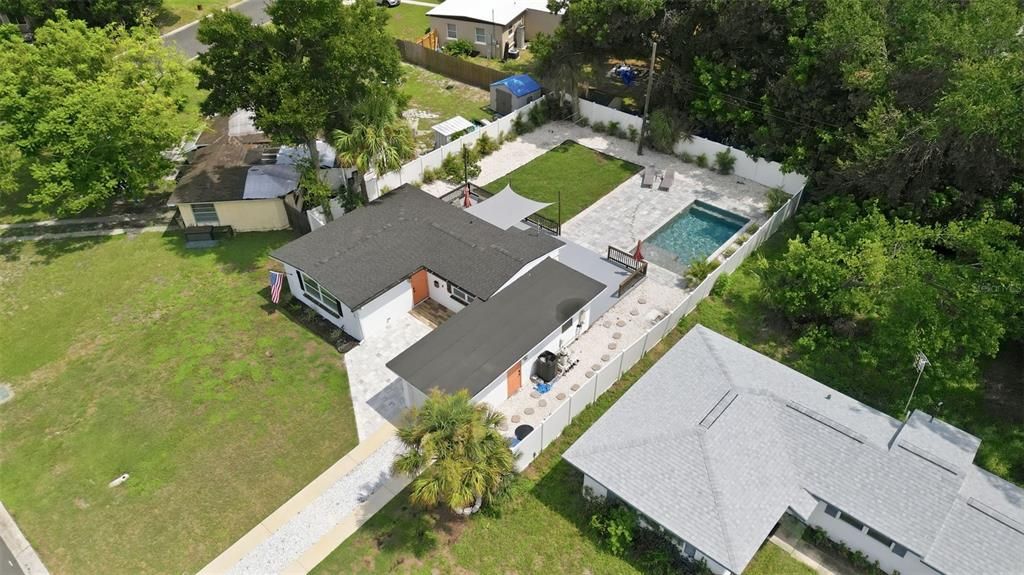 For Sale: $399,000 (2 beds, 1 baths, 804 Square Feet)