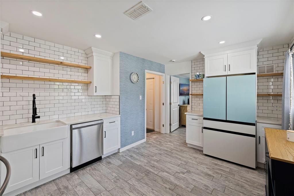 For Sale: $399,000 (2 beds, 1 baths, 804 Square Feet)