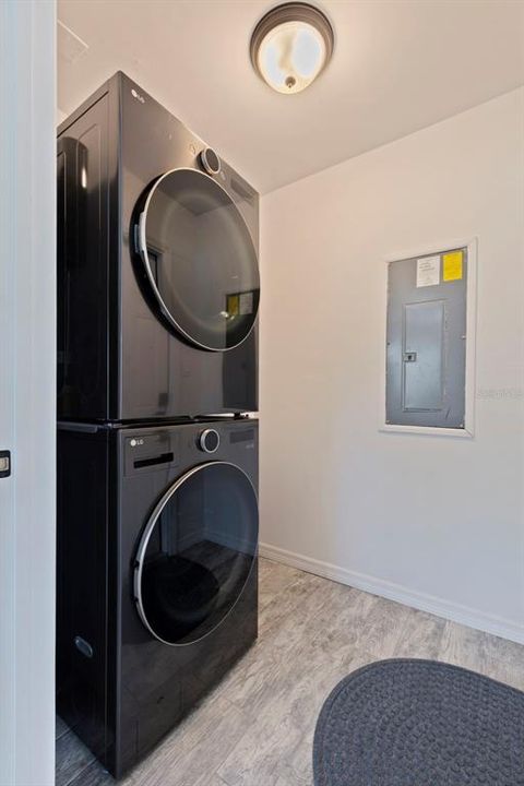 For Sale: $399,000 (2 beds, 1 baths, 804 Square Feet)