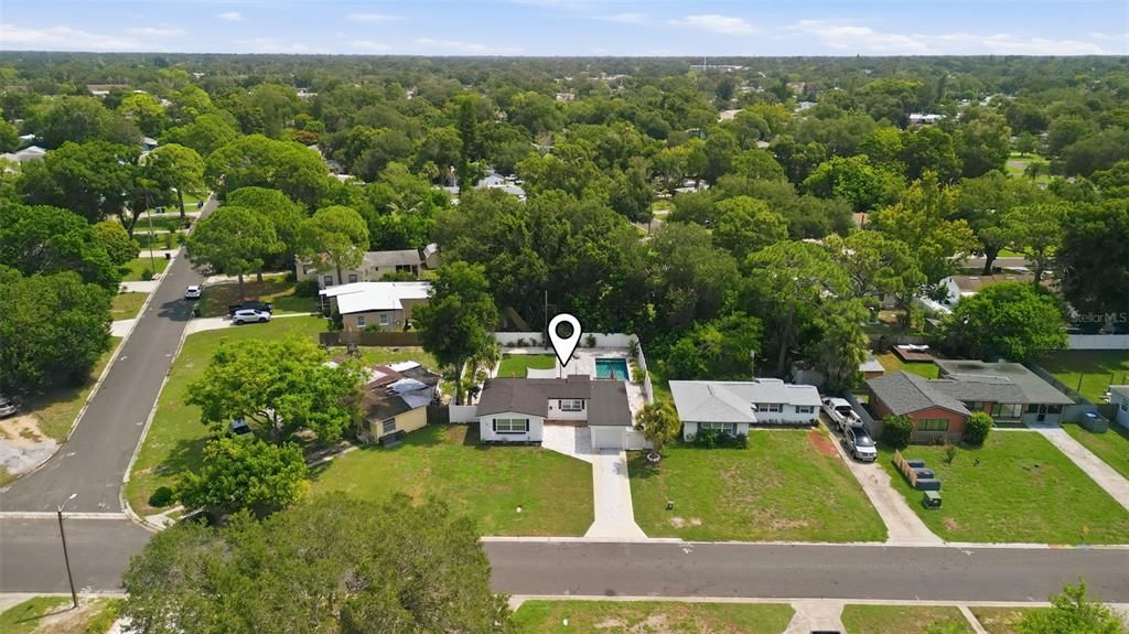 For Sale: $399,000 (2 beds, 1 baths, 804 Square Feet)