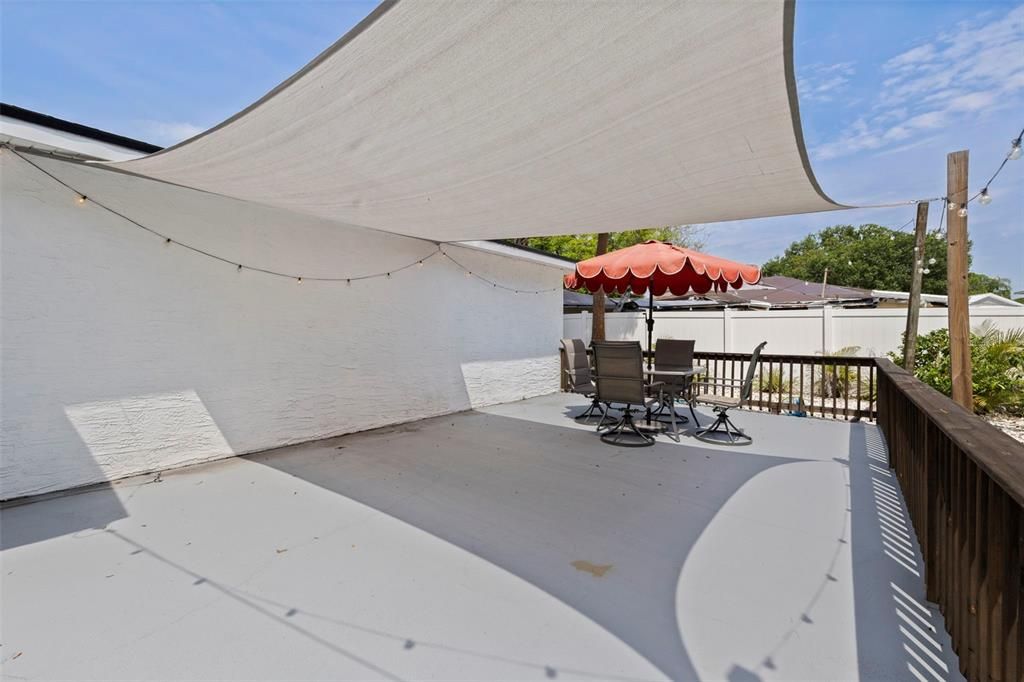 For Sale: $399,000 (2 beds, 1 baths, 804 Square Feet)