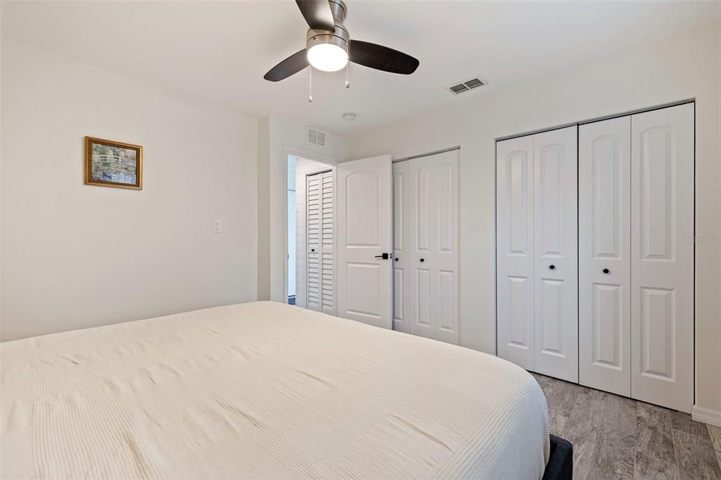 For Sale: $399,000 (2 beds, 1 baths, 804 Square Feet)