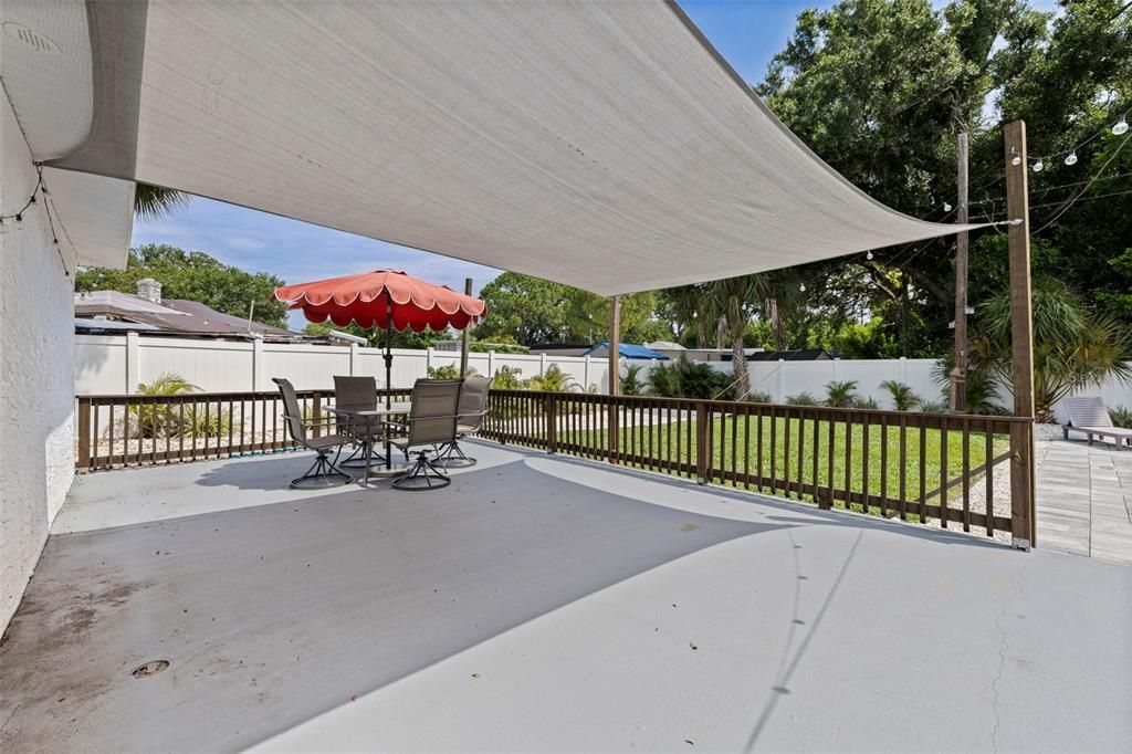 For Sale: $399,000 (2 beds, 1 baths, 804 Square Feet)