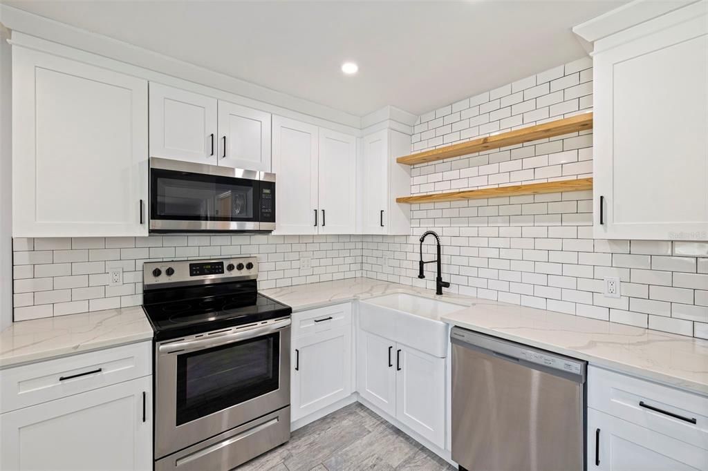 For Sale: $399,000 (2 beds, 1 baths, 804 Square Feet)