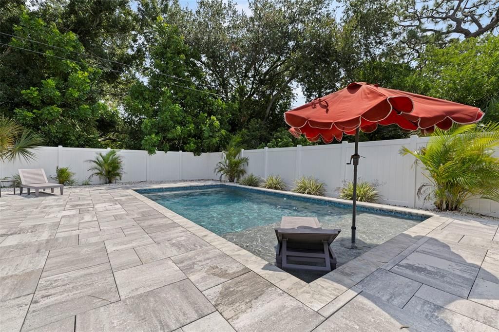 For Sale: $399,000 (2 beds, 1 baths, 804 Square Feet)