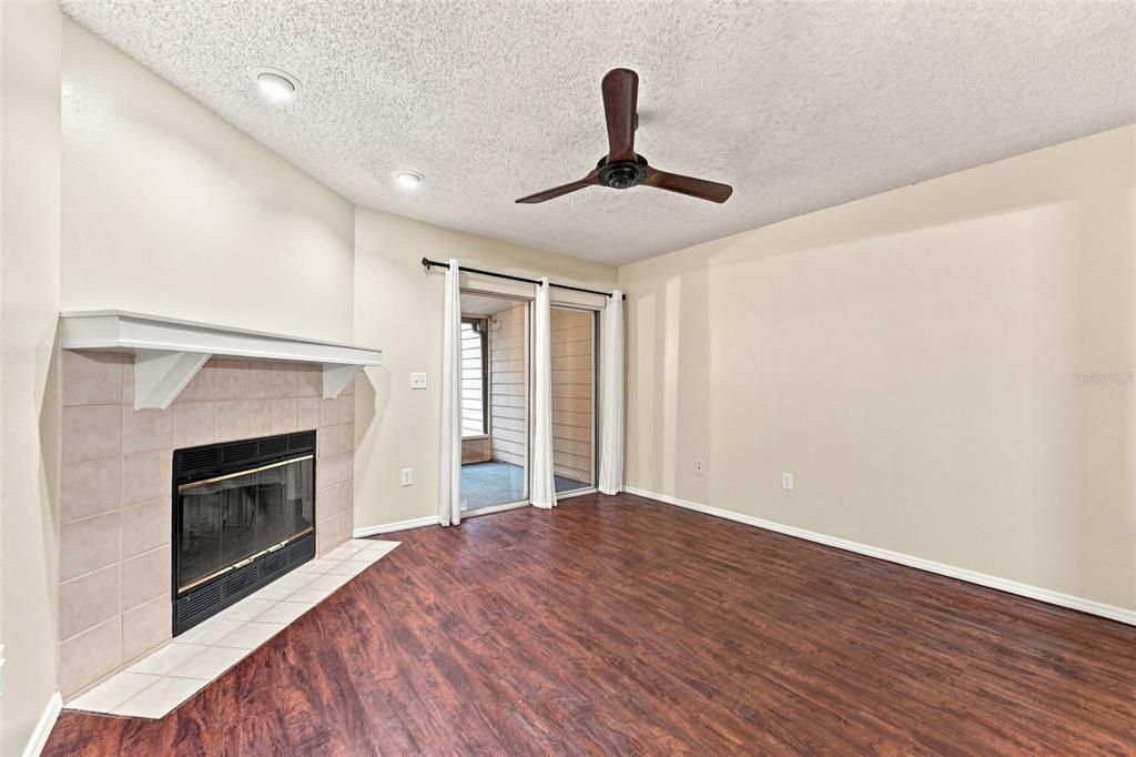 For Sale: $219,000 (2 beds, 2 baths, 1036 Square Feet)
