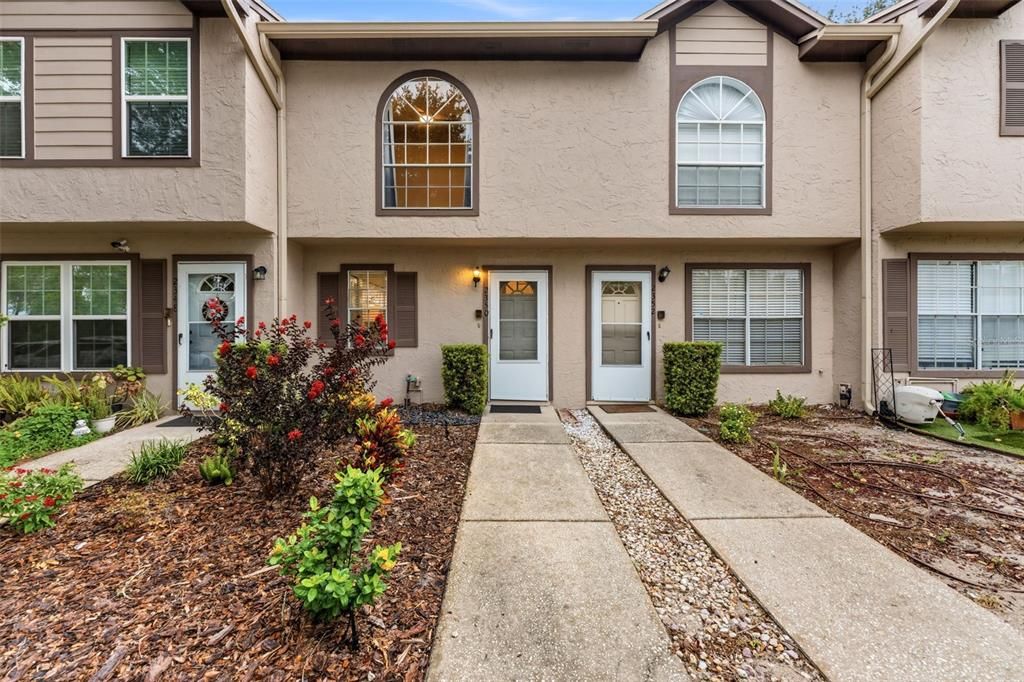 For Sale: $219,000 (2 beds, 2 baths, 1036 Square Feet)